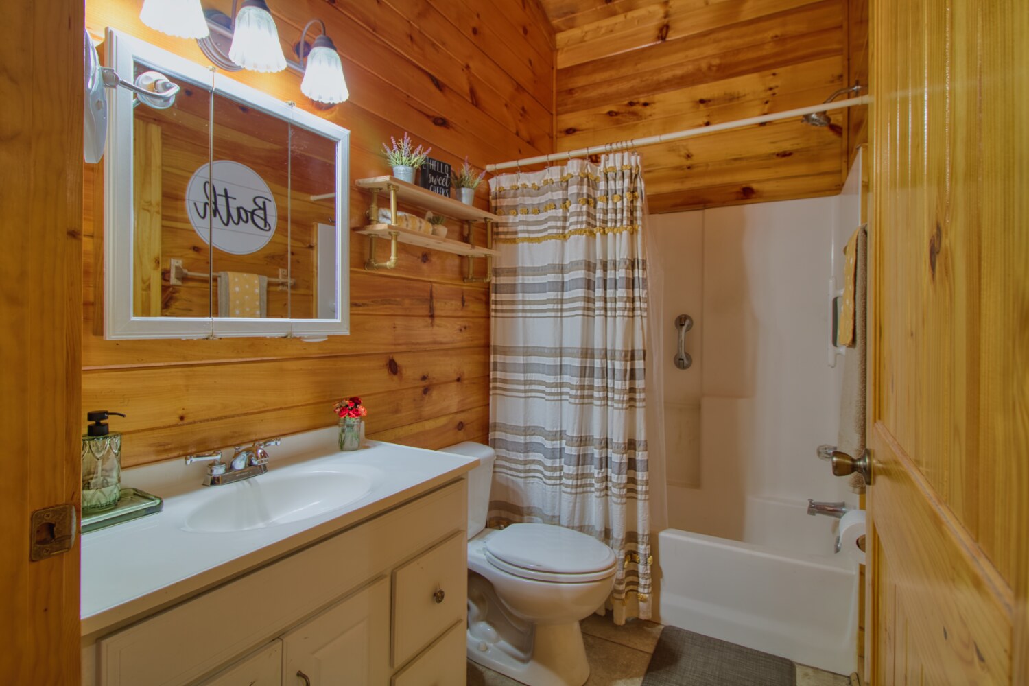 MLS #4410441 | 1.76 acres | Cabin in gated Hearthstone Ridge
