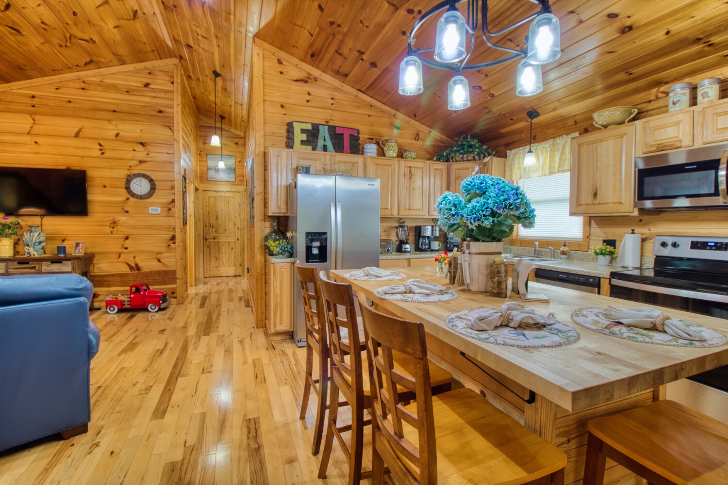MLS #4410441 | 1.76 acres | Cabin in gated Hearthstone Ridge