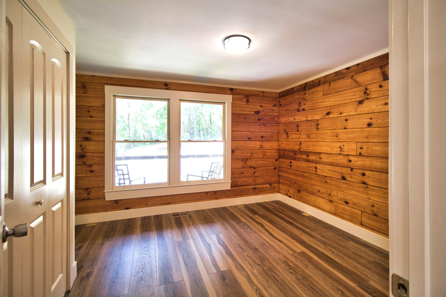 MLS # 4283344 | 2.00 acres | New log cabin w/stream in gated Hearthstone Ridge