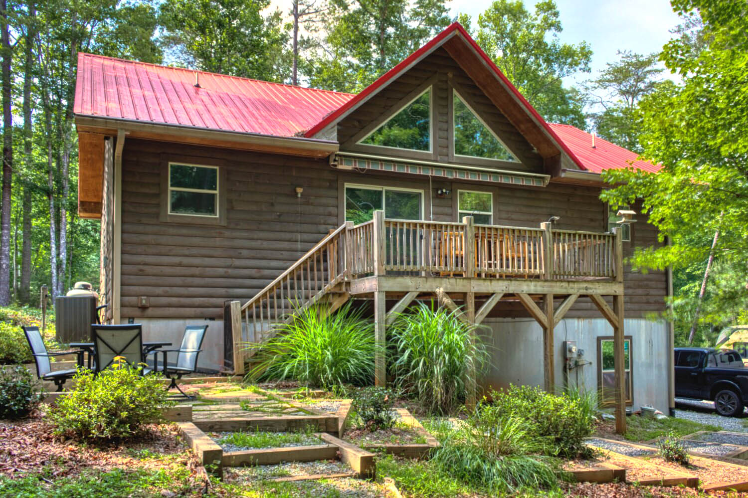 MLS #  4387731 | 3.09 acres | Cabin w/barn and fencing in gated Hearthstone Ridge