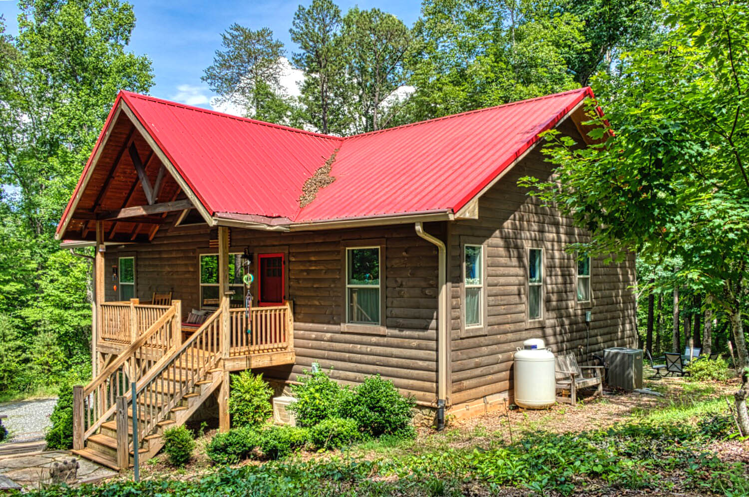 MLS #  4387731 | 3.09 acres | Cabin w/barn and fencing in gated Hearthstone Ridge