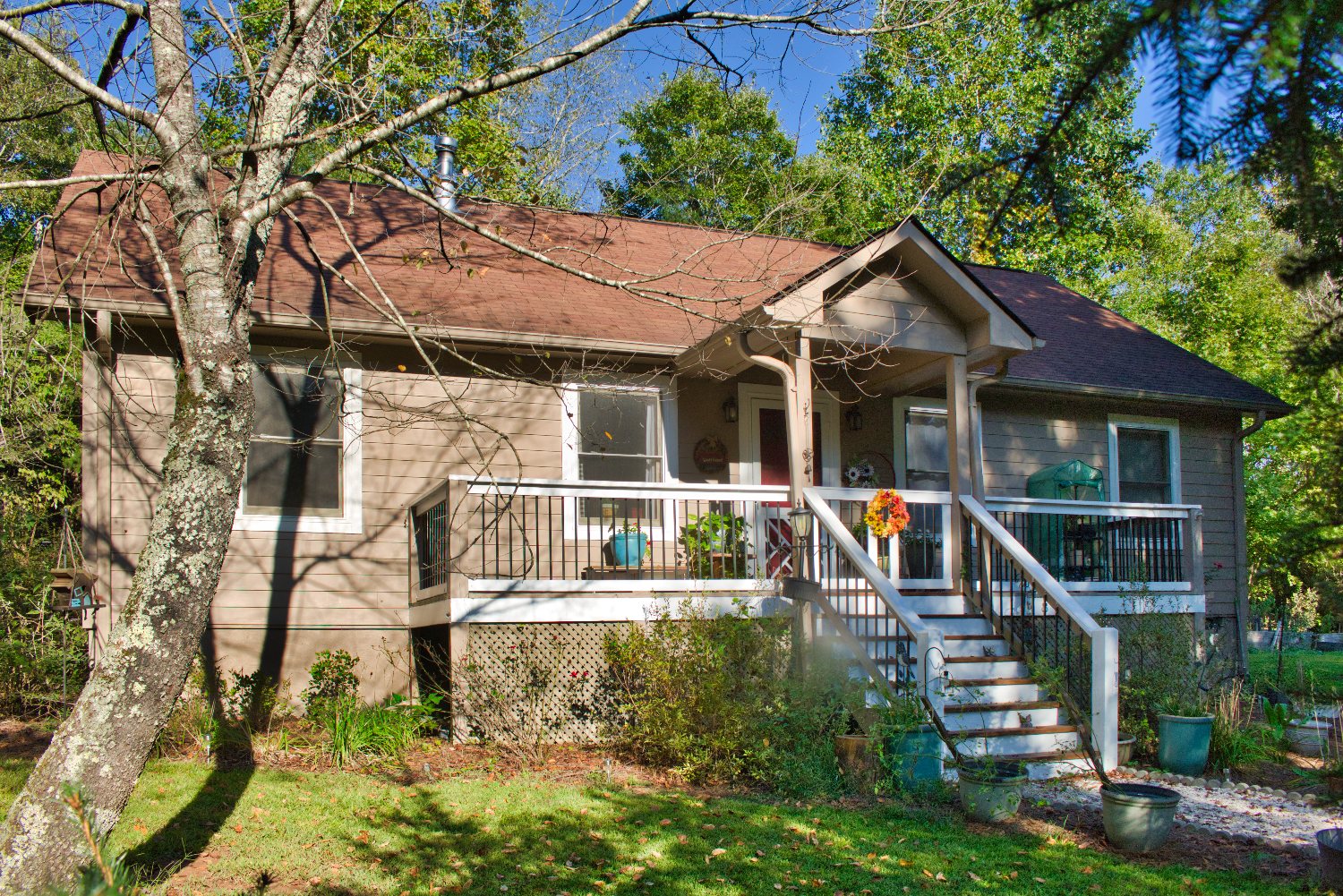 Cabin on 1.53 near level acres in Union Mills, NC