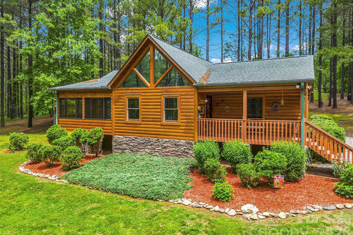 MLS # 4387039 | 1.59 acres | Cabin in gated Hearthstone Ridge