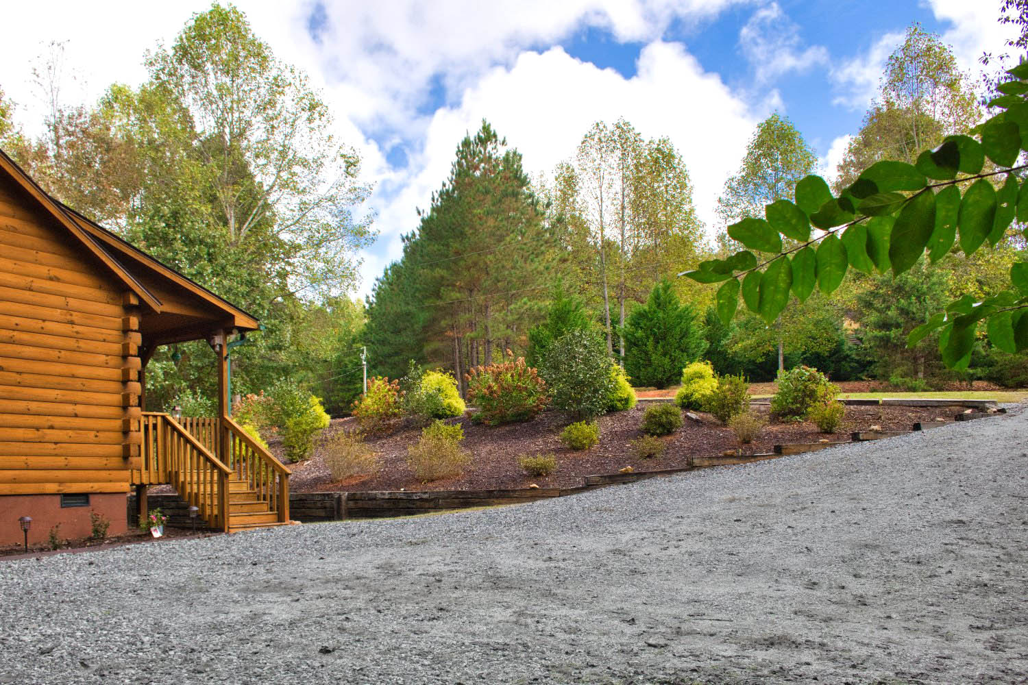 MLS #4309990 | 3.03 acres | Log cabin w/creek frontage in gated Hearthstone Ridge