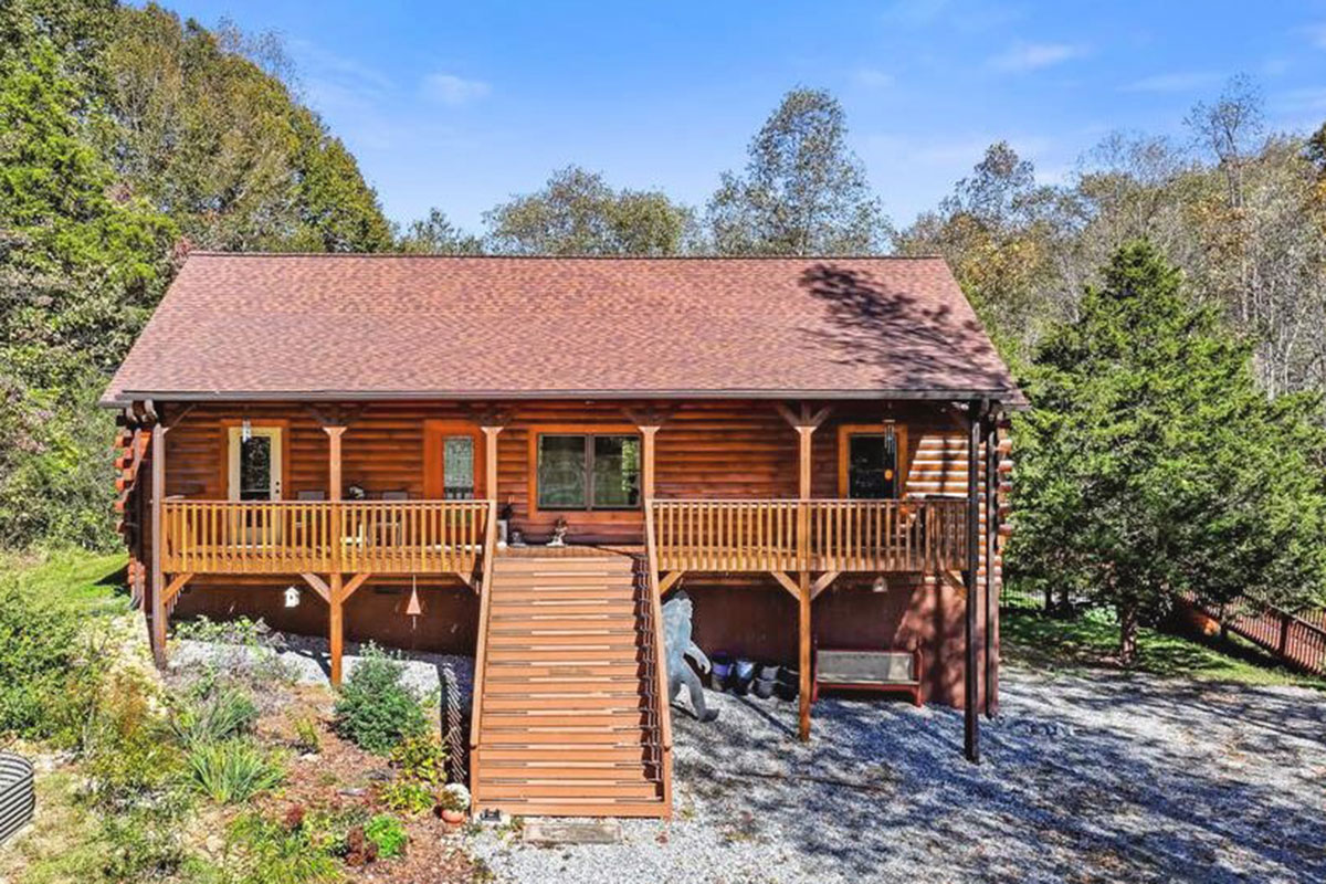Cabin and barn on 8.00 acres in Union Mills, NC
