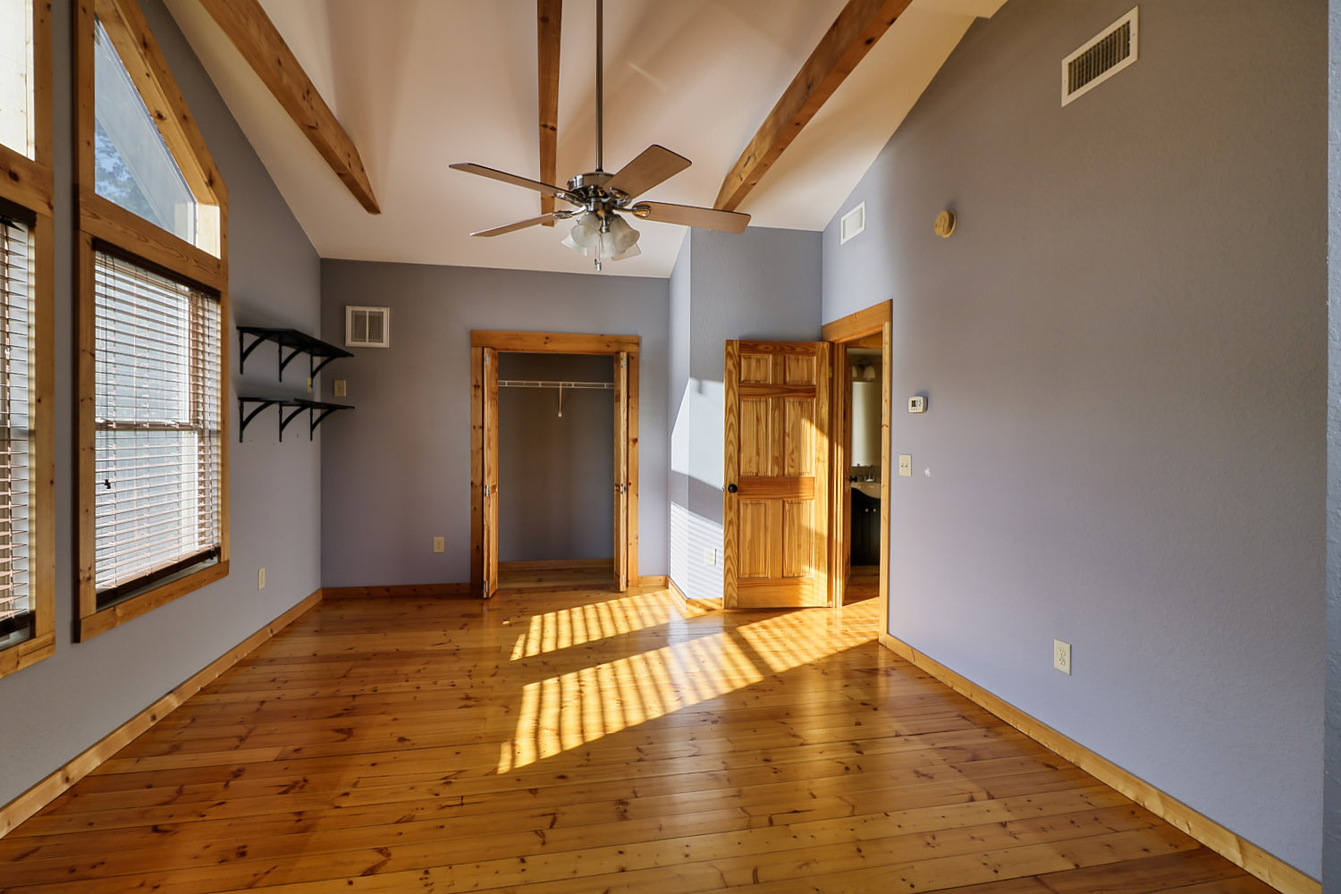 MLS # 4435771 | 1.37 acres | 3/2 fenced home w/large garage in gated Hearthstone Ridge