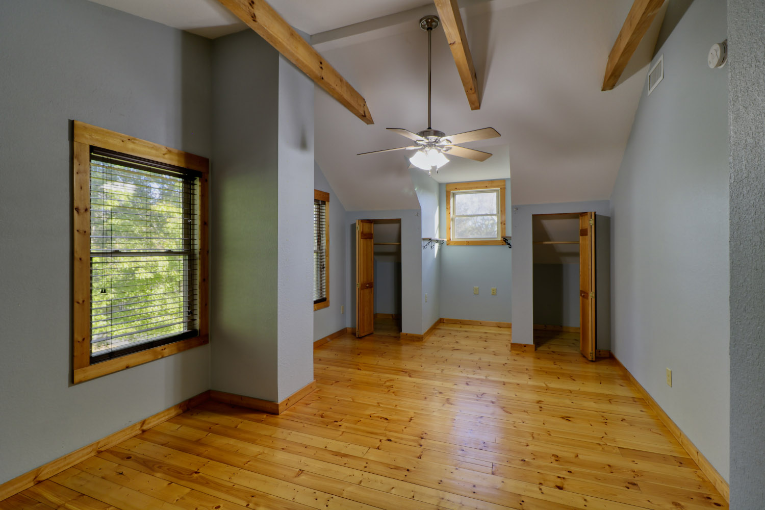 MLS # 4435771 | 1.37 acres | 3/2 fenced home w/large garage in gated Hearthstone Ridge