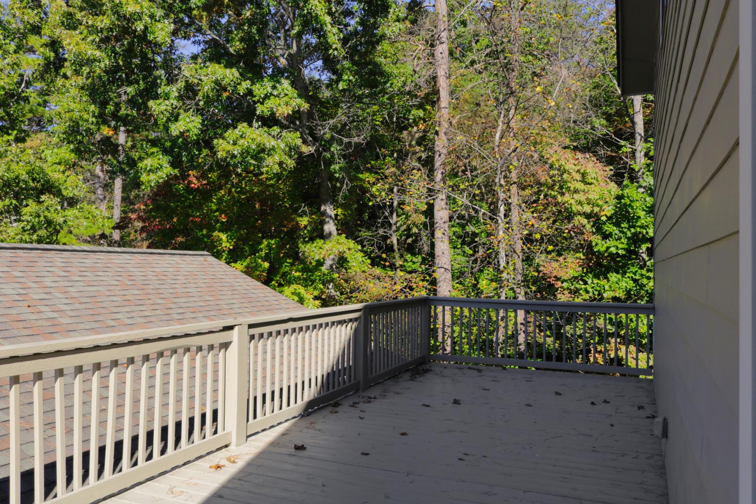 MLS # 4435771 | 1.37 acres | 3/2 fenced home w/large garage in gated Hearthstone Ridge