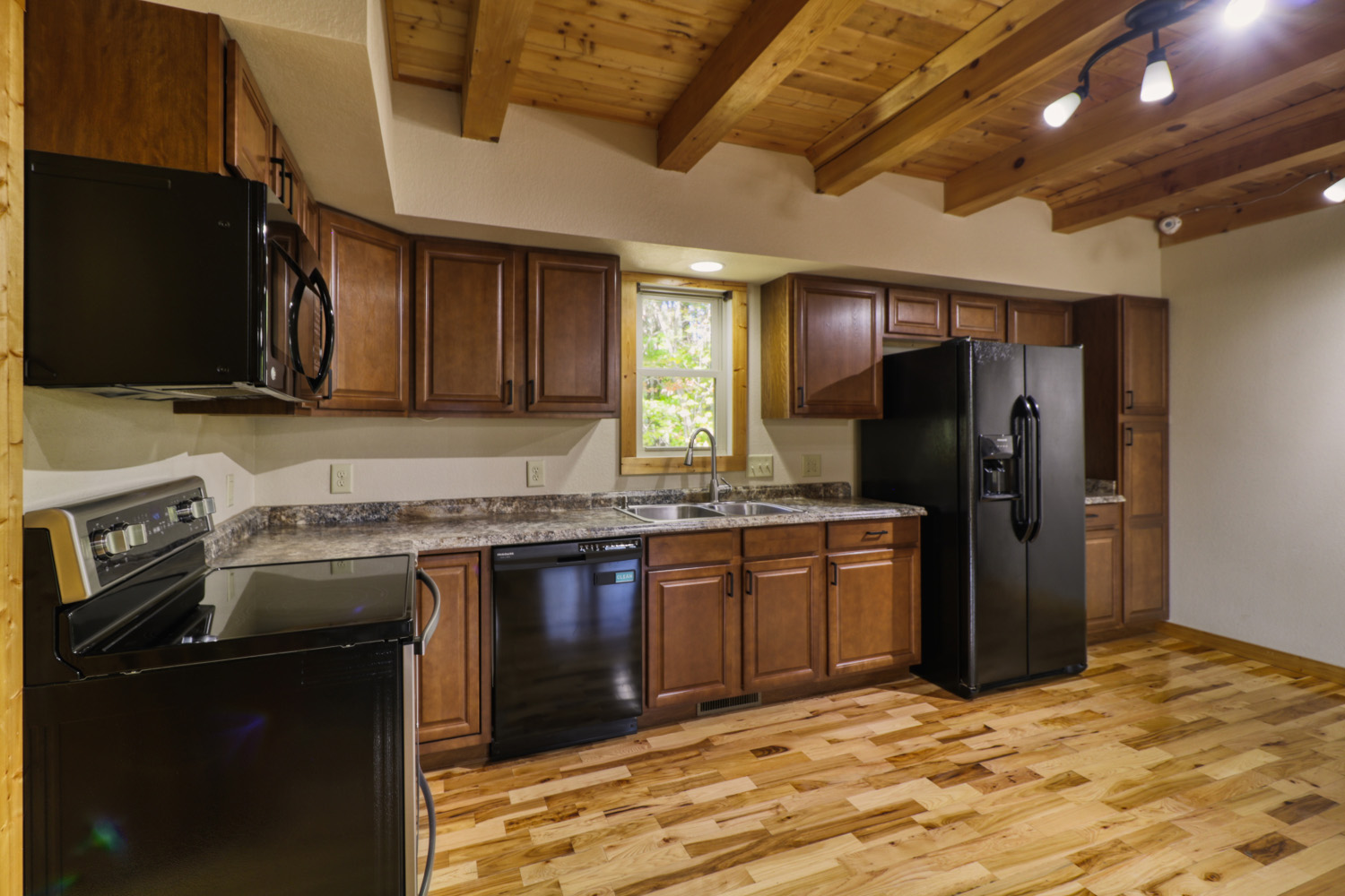 MLS # 4435771 | 1.37 acres | 3/2 fenced home w/large garage in gated Hearthstone Ridge