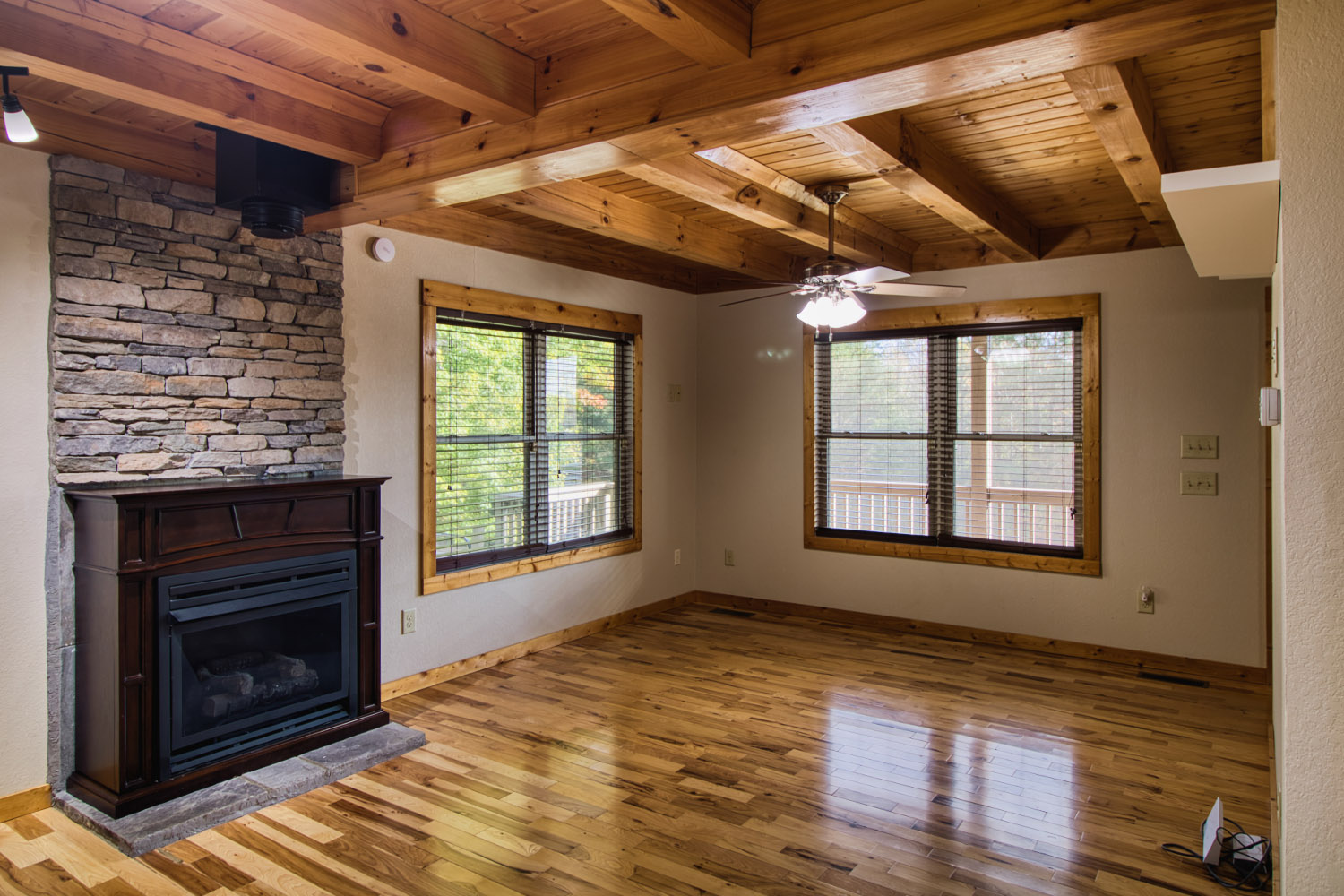 MLS # 4435771 | 1.37 acres | 3/2 fenced home w/large garage in gated Hearthstone Ridge