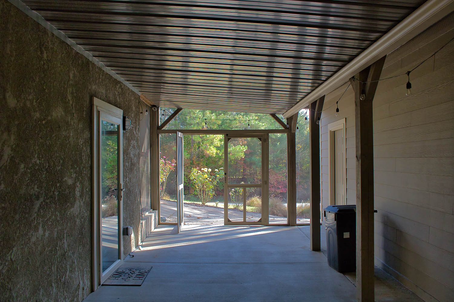 MLS # 4435771 | 1.37 acres | 3/2 fenced home w/large garage in gated Hearthstone Ridge