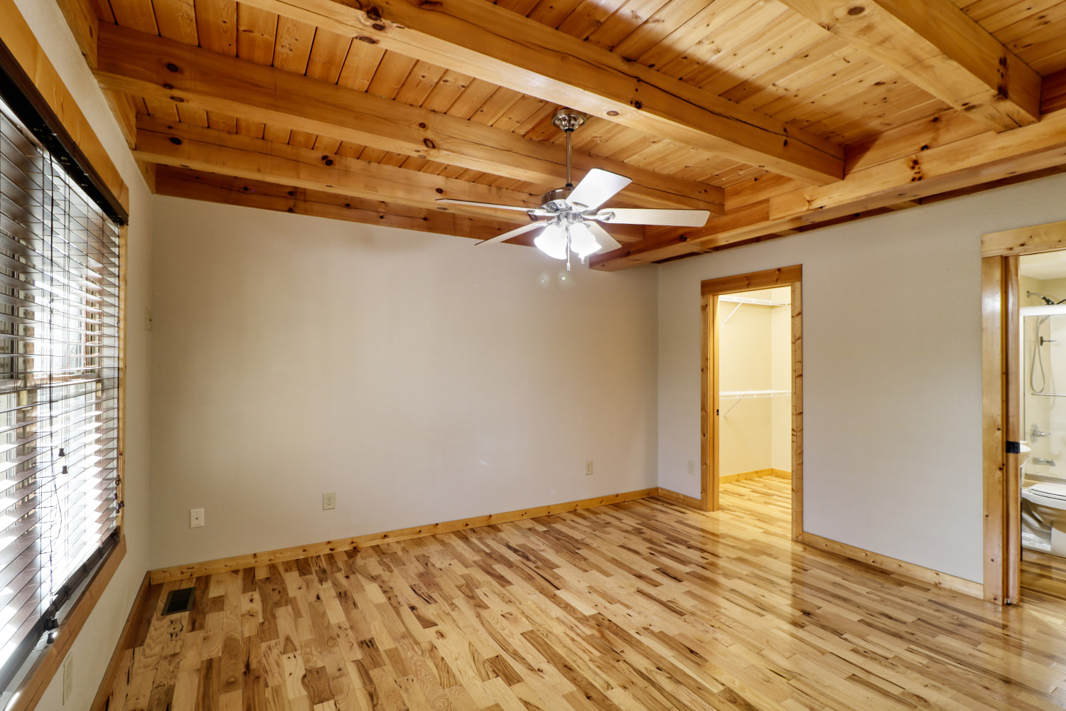 MLS # 4435771 | 1.37 acres | 3/2 fenced home w/large garage in gated Hearthstone Ridge