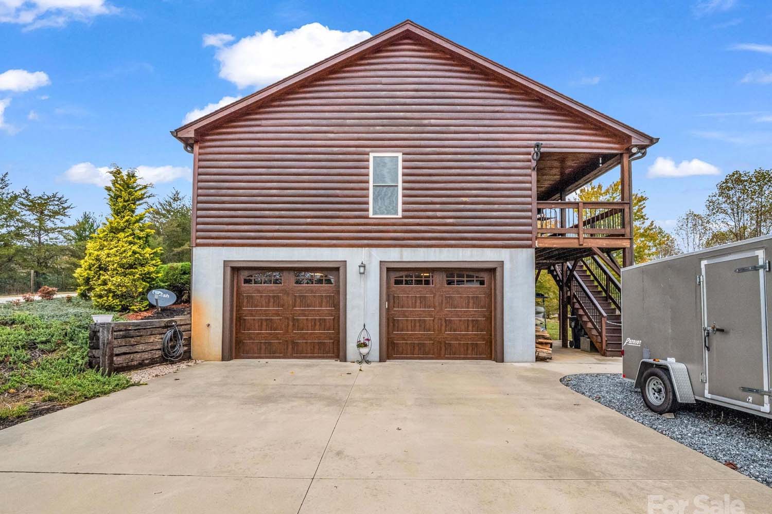 MLS # 4317464 | 4.60 acres | Cabin w/barn in gated Hearthstone Ridge