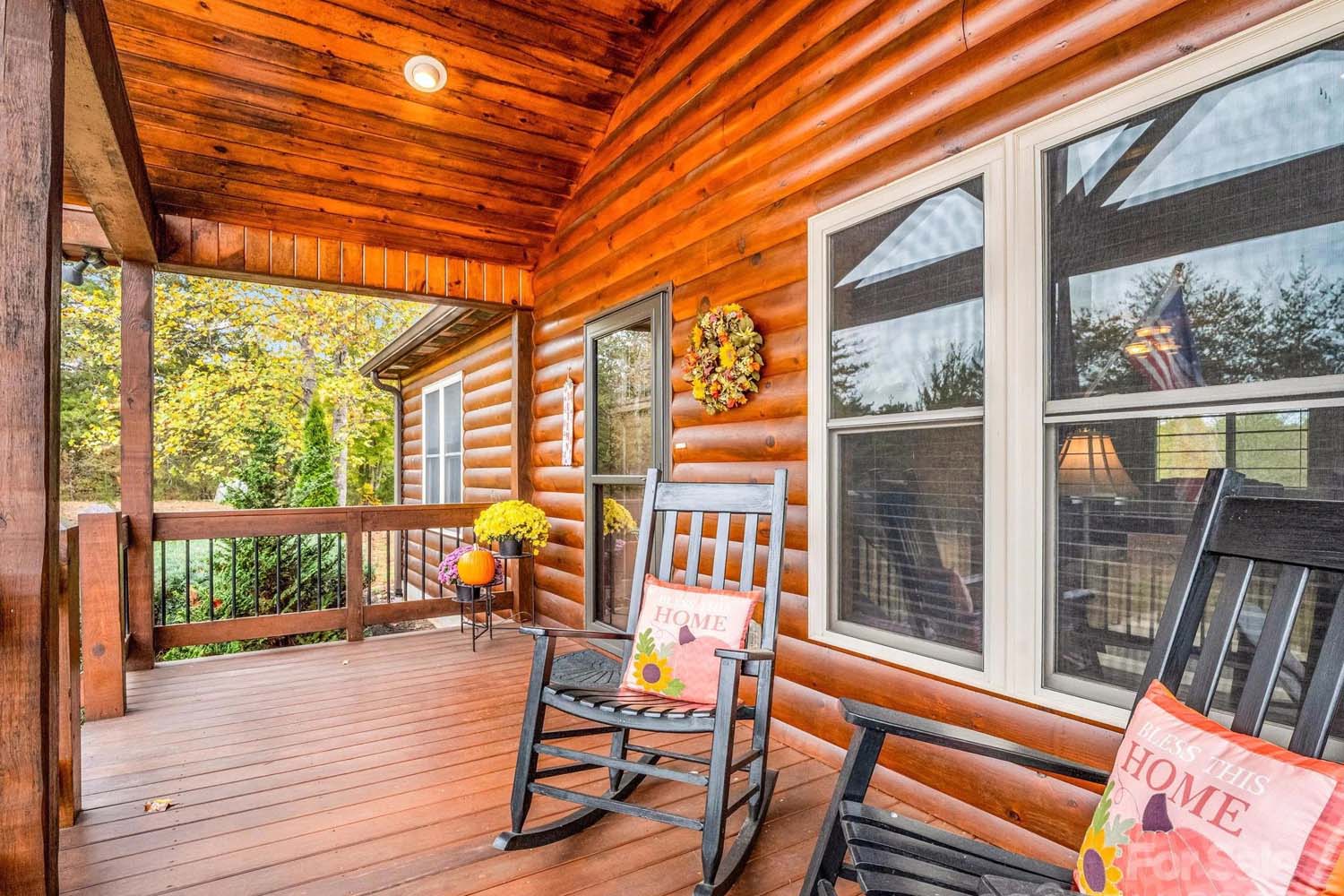 MLS # 4317464 | 4.60 acres | Cabin w/barn in gated Hearthstone Ridge