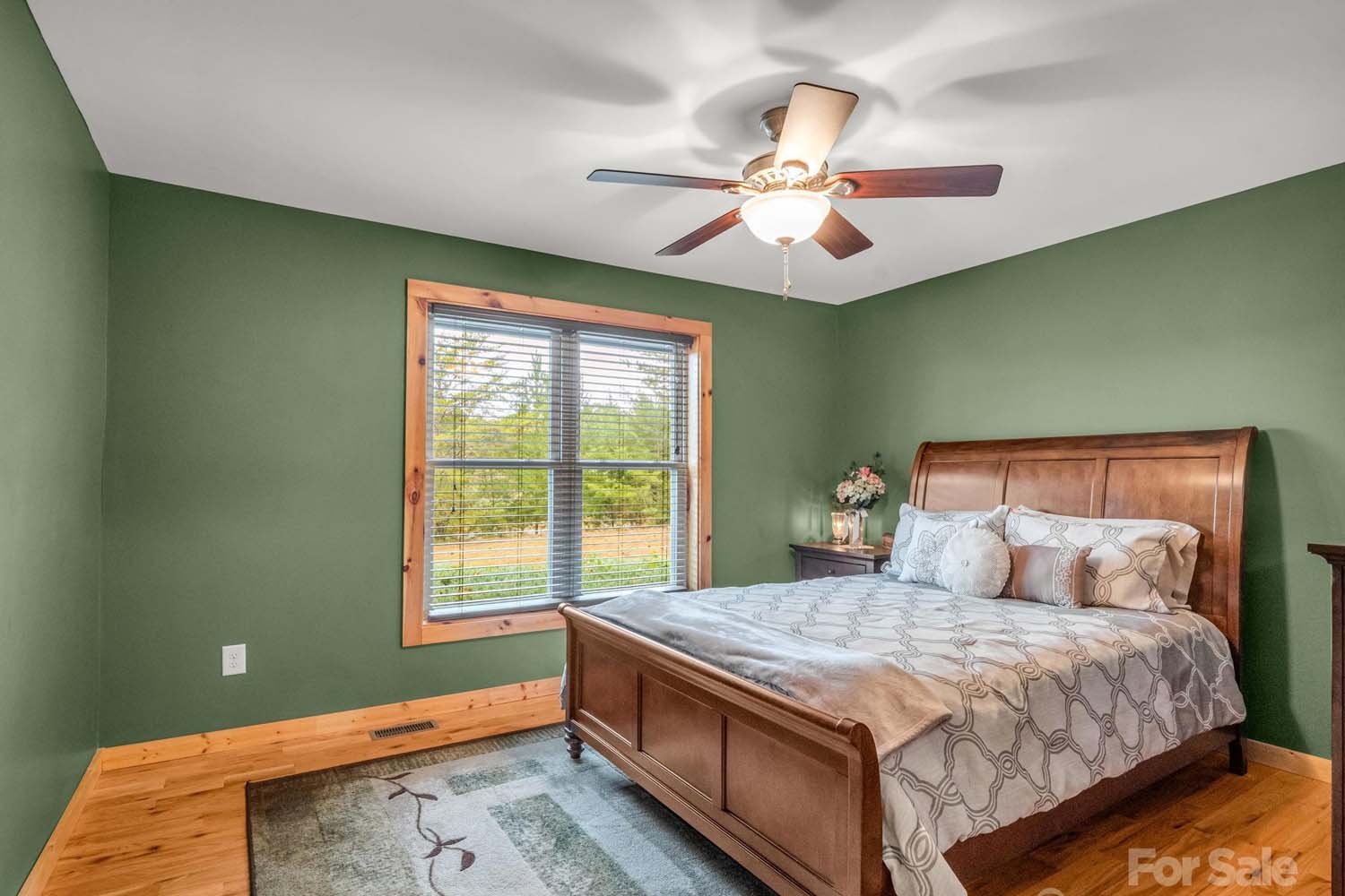 MLS # 4317464 | 4.60 acres | Cabin w/barn in gated Hearthstone Ridge