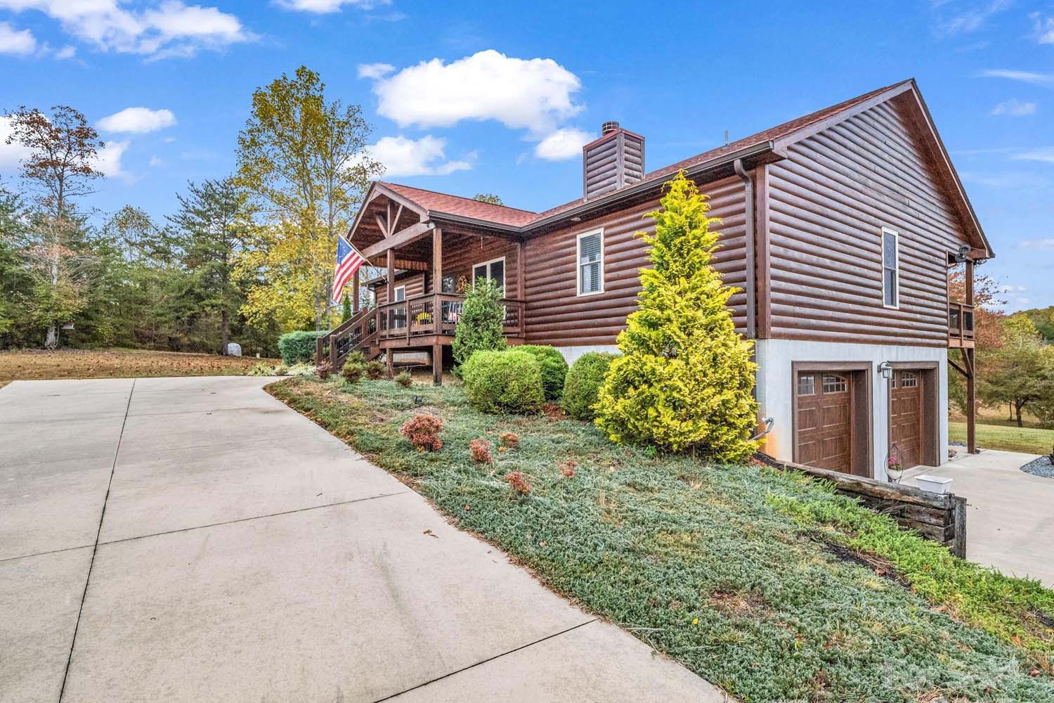 MLS # 4317464 | 4.60 acres | Cabin w/barn in gated Hearthstone Ridge