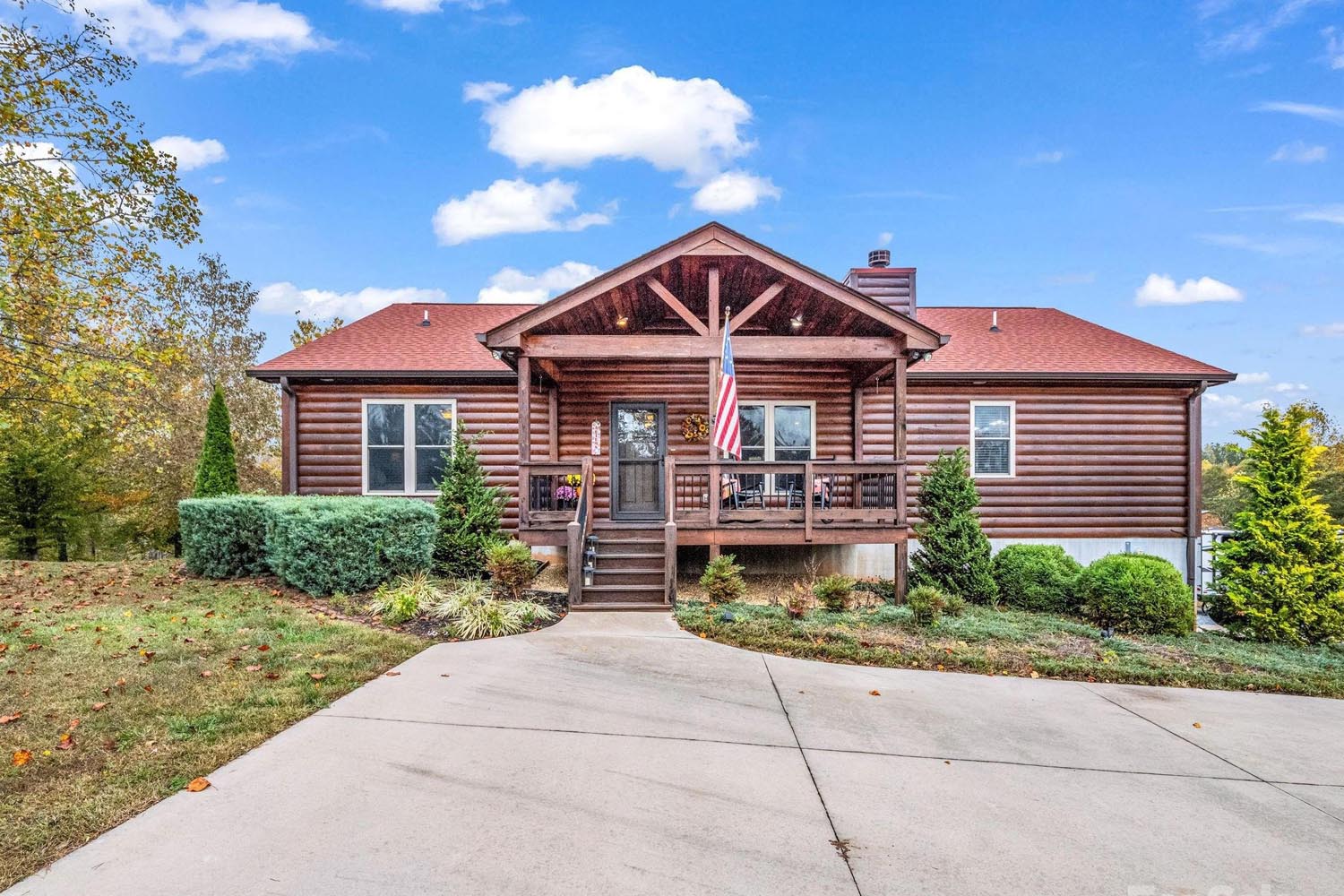 MLS # 4317464 | 4.60 acres | Cabin w/barn in gated Hearthstone Ridge